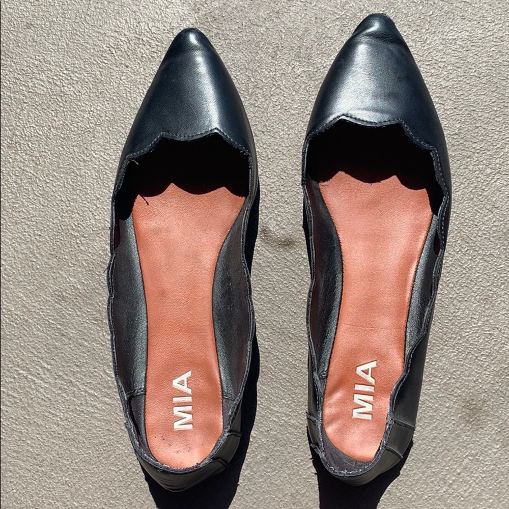 Mia flats pointy black